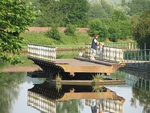 de draaibrug van Jorquenay in het canal entre Champagne et Bourgogne  